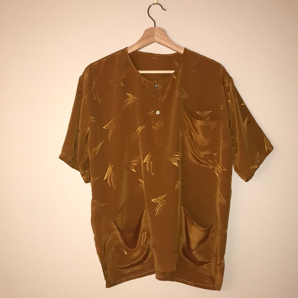 Shiny mustard yellow abstract-patterned print 3 pocket top
